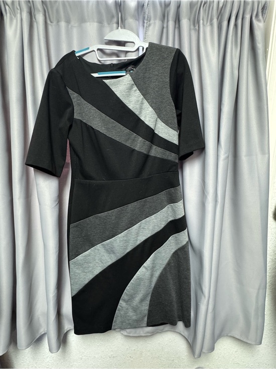 Dresses & Skirts - Women’s Black and Gray Colorblock Sheath Dress